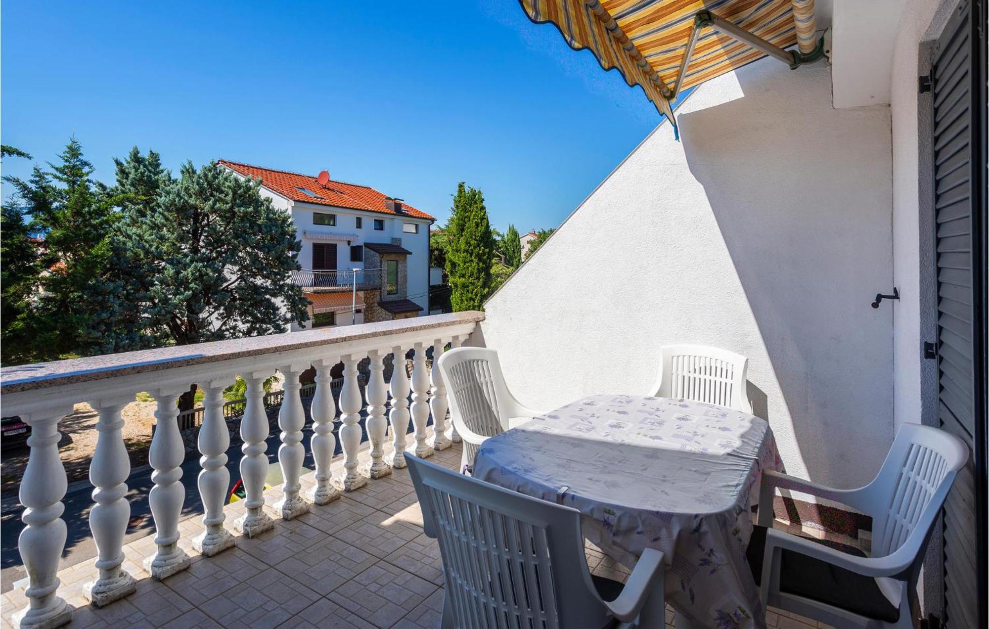 Beautiful Apartment In Malinska With Kitchen Ngoại thất bức ảnh