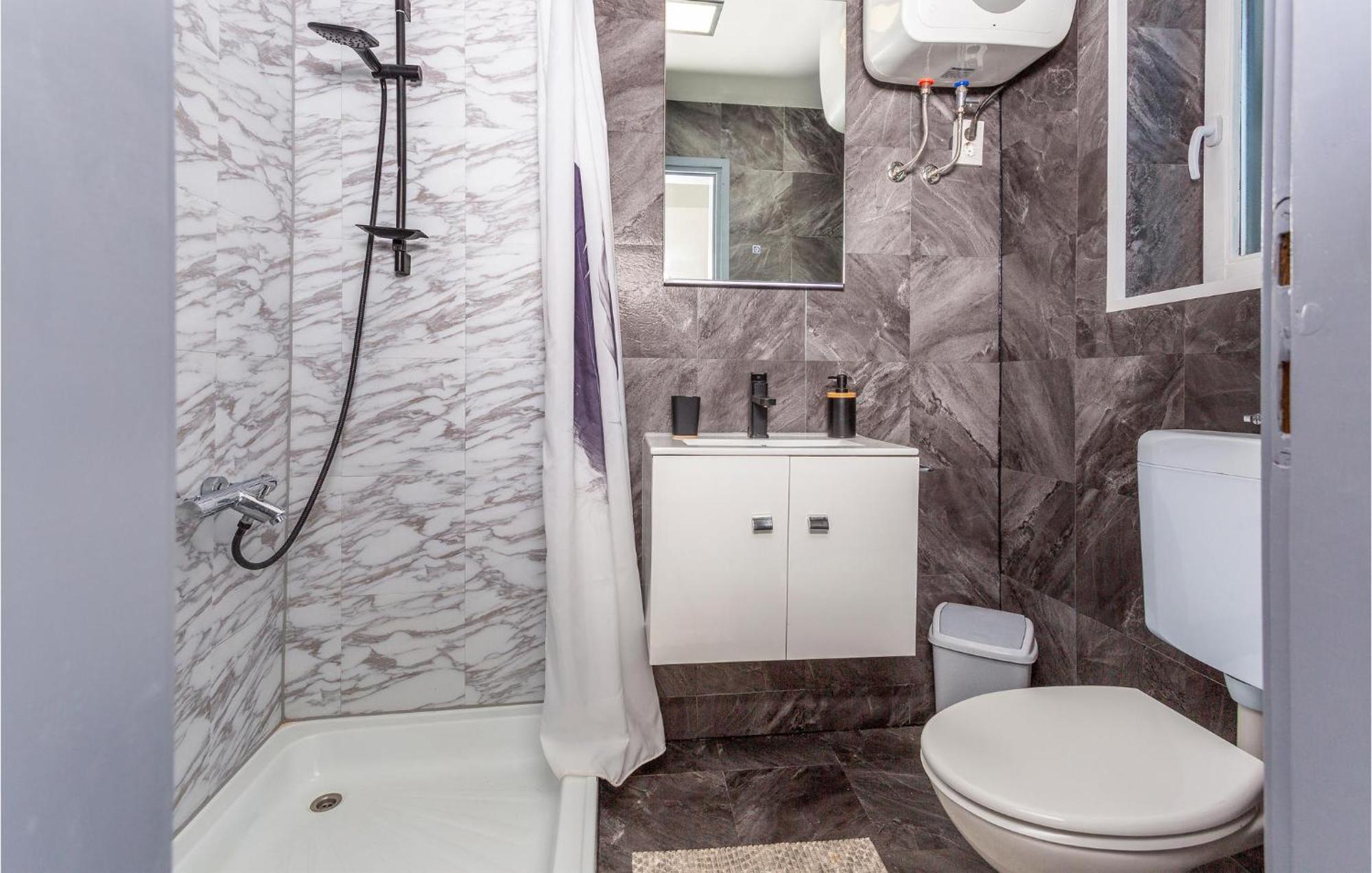 Beautiful Apartment In Malinska With Kitchen Ngoại thất bức ảnh